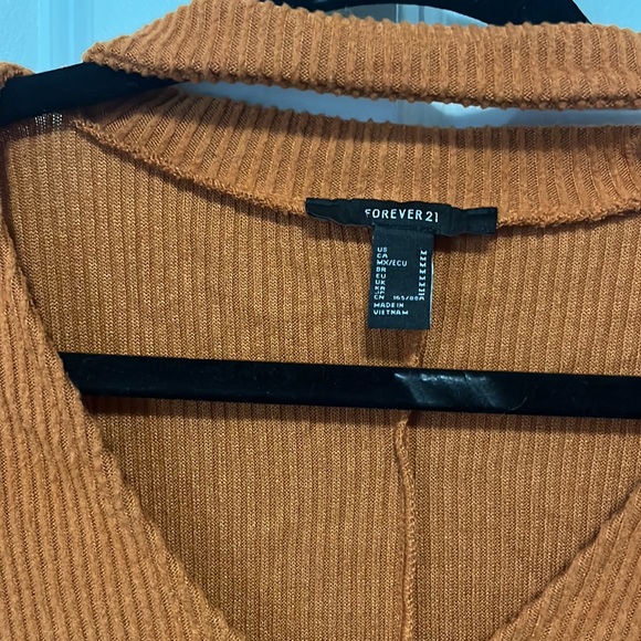 oversized ribbed keyhole warm orange v neck sweater - Picture 2 of 3